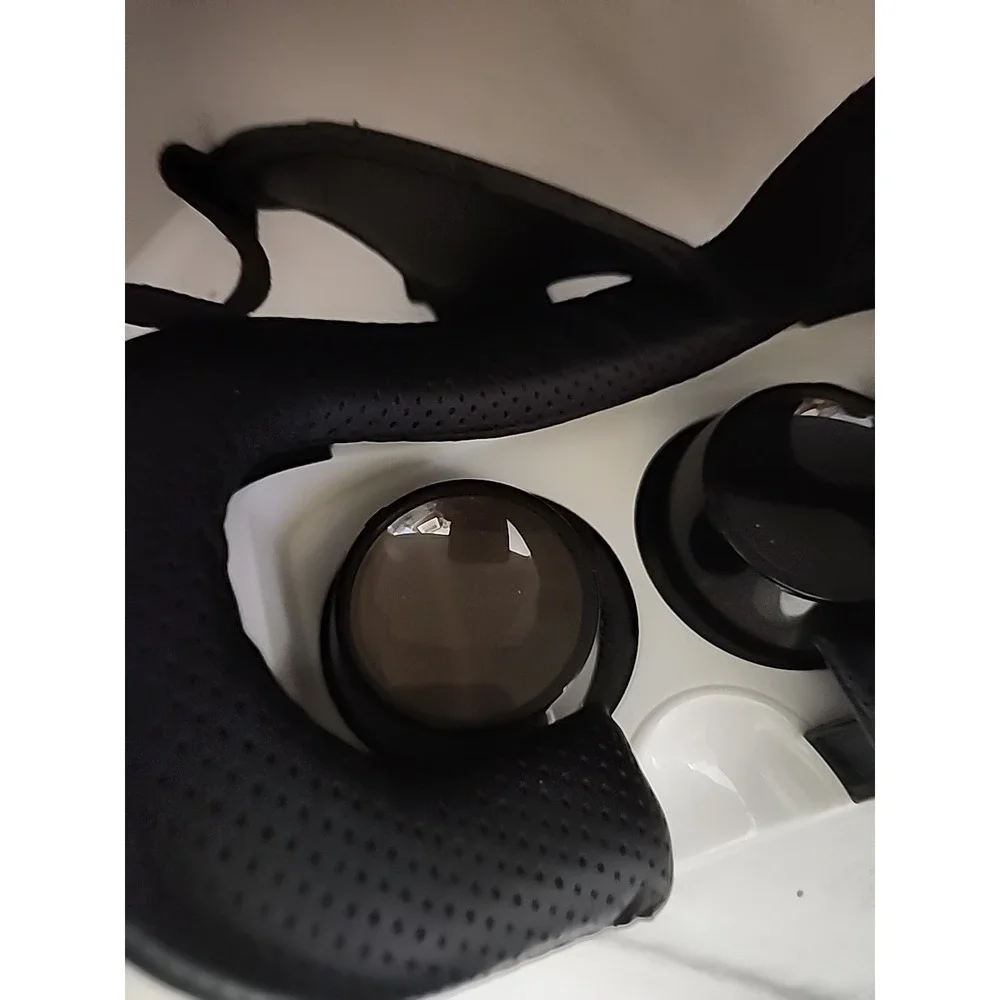 A Duro VJR 1000 Virtual Reality Glasses